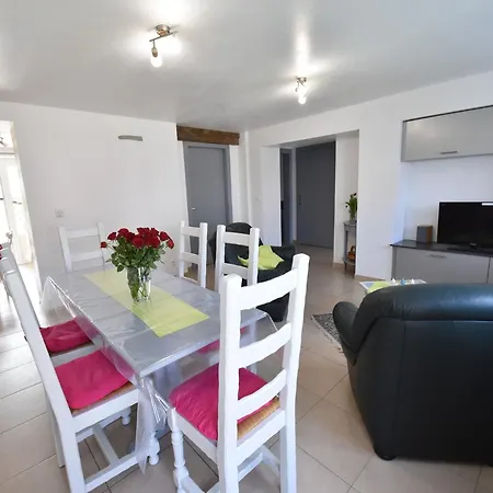 Holiday home Elegant In Louis With Garden