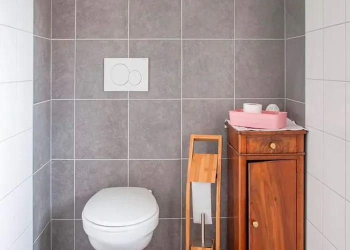 Elegant In Louis With Garden